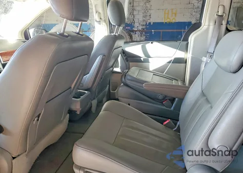 2008 Chrysler Town & Country Touring z USA, uszkodzony, nr VIN 2A8HR54P68R736240